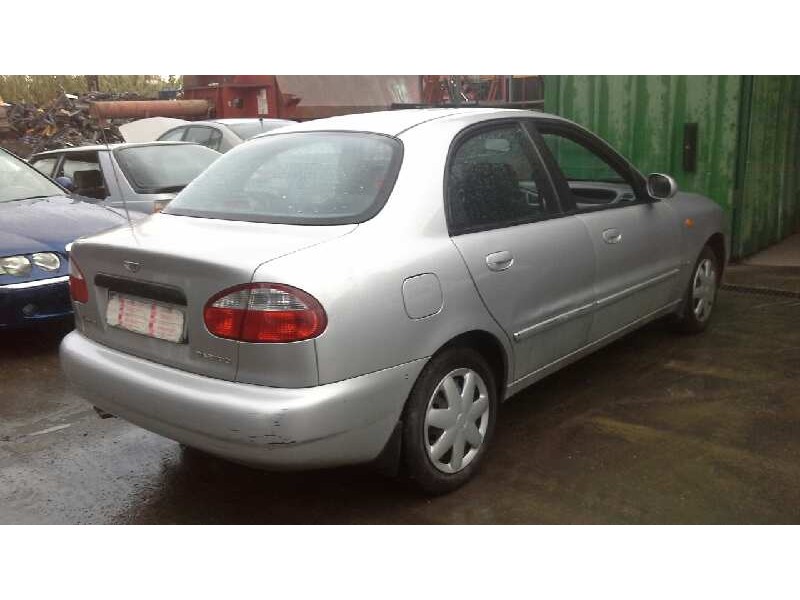 daewoo lanos del año 2000