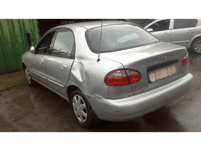 daewoo lanos del año 2000