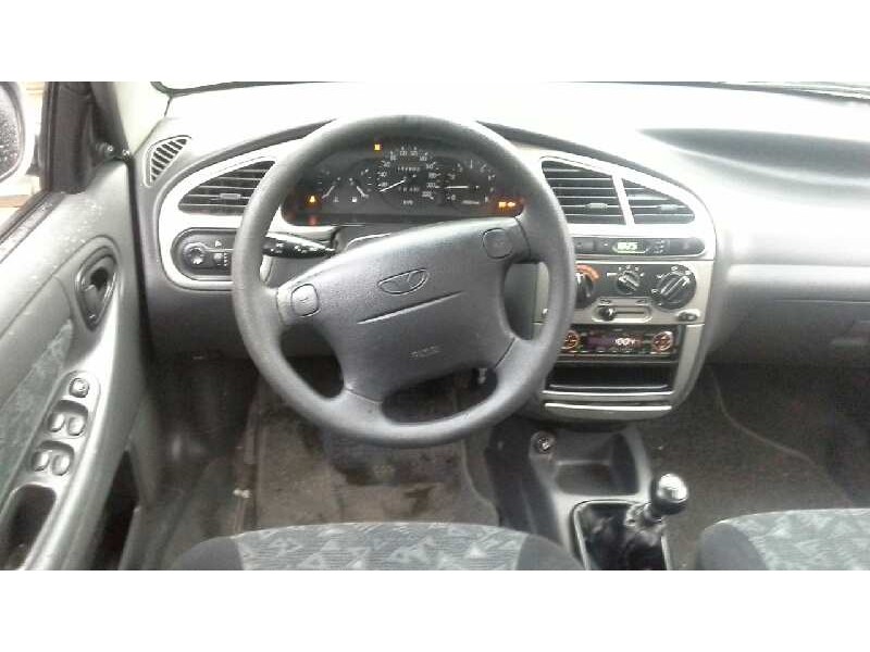 daewoo lanos del año 2000