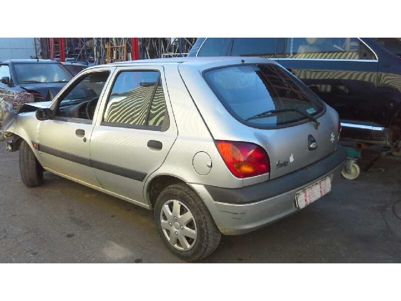 ford fiesta berlina (dx) del año 2000