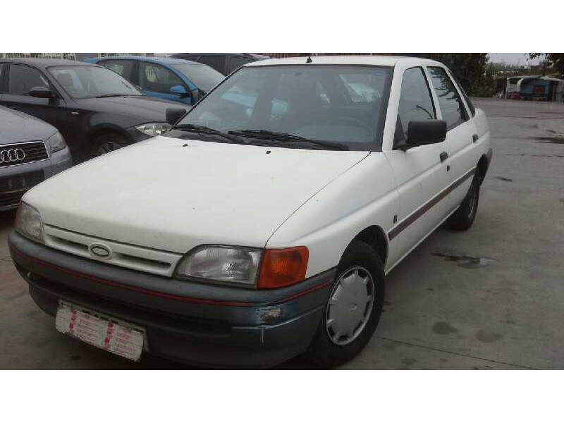 ford escort berlina del año 1990
