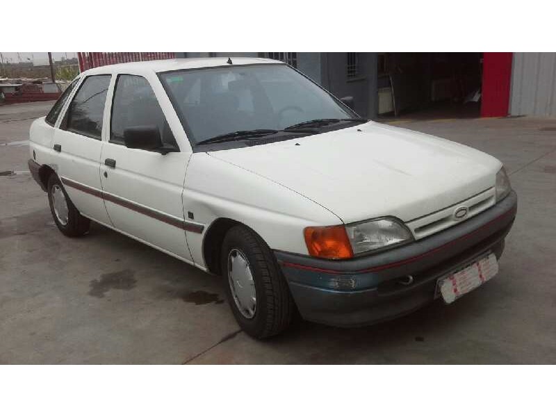 ford escort berlina del año 1990