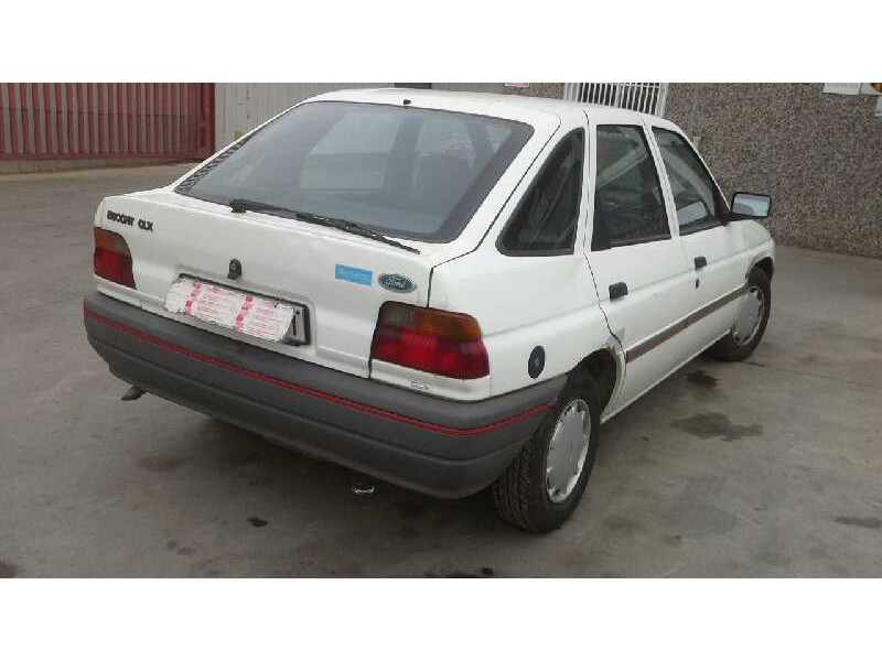 ford escort berlina del año 1990