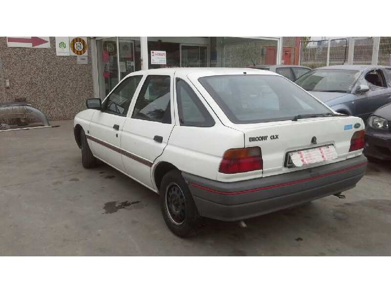 ford escort berlina del año 1990