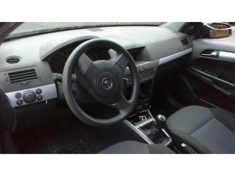 opel astra h berlina del año 2005
