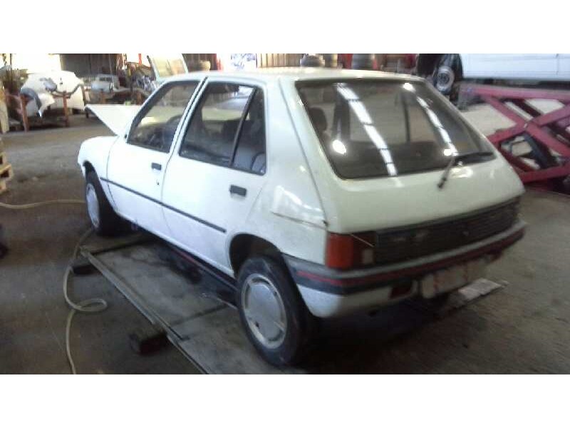 peugeot 205 berlina del año 1988