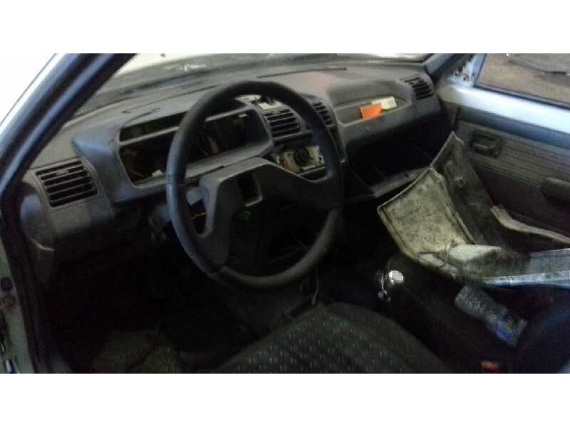 peugeot 205 berlina del año 1988