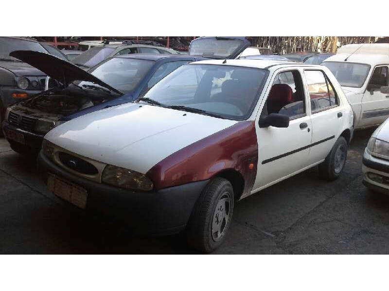 ford fiesta berlina del año 1998