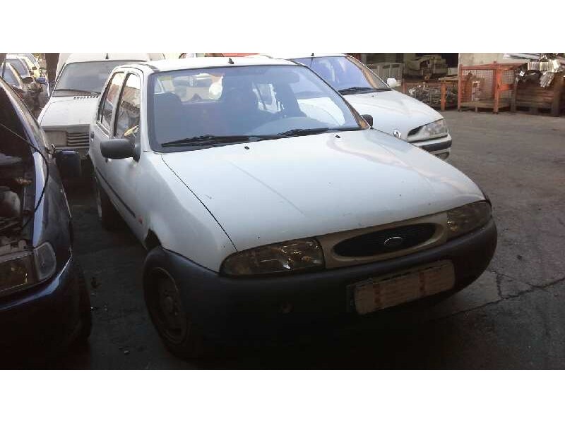 ford fiesta berlina del año 1998