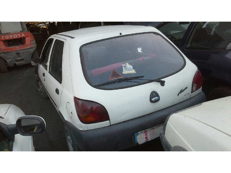 ford fiesta berlina del año 1998