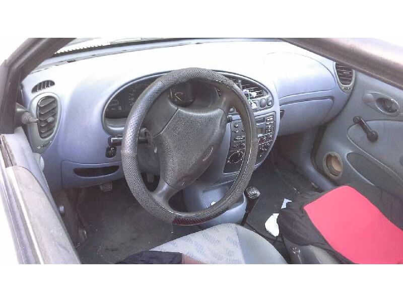 ford fiesta berlina del año 1998