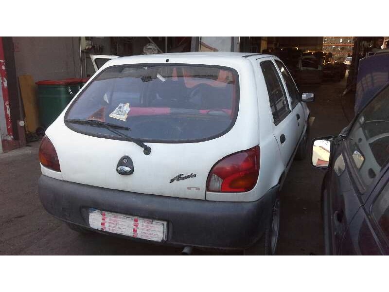 ford fiesta berlina del año 1998