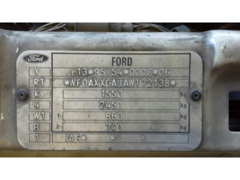 ford fiesta berlina del año 1998