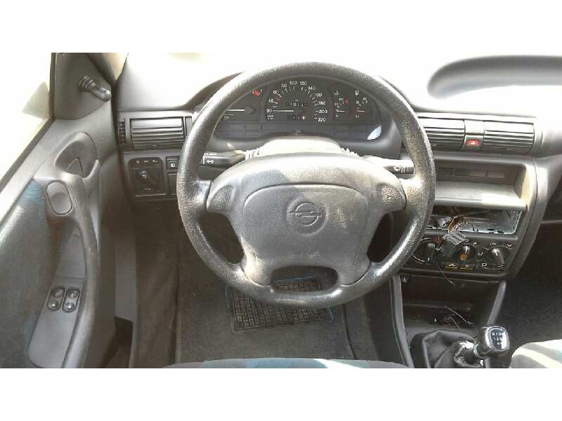 opel astra f berlina del año 1995