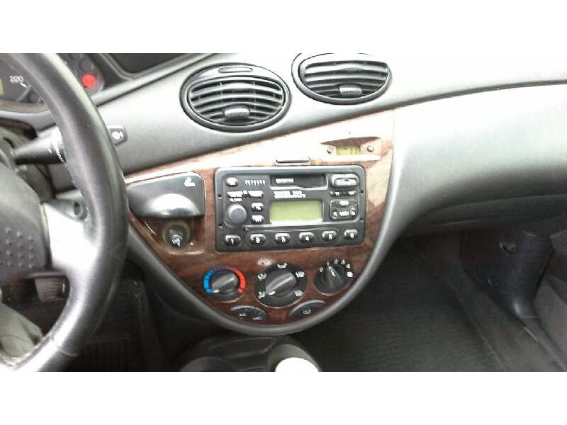 ford focus berlina (cak) del año 1999