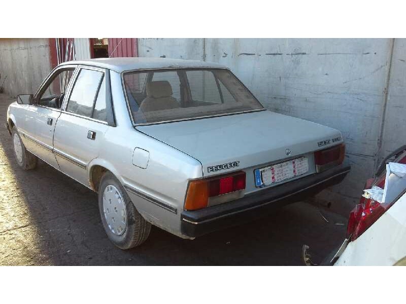peugeot 505 berlina del año 1982