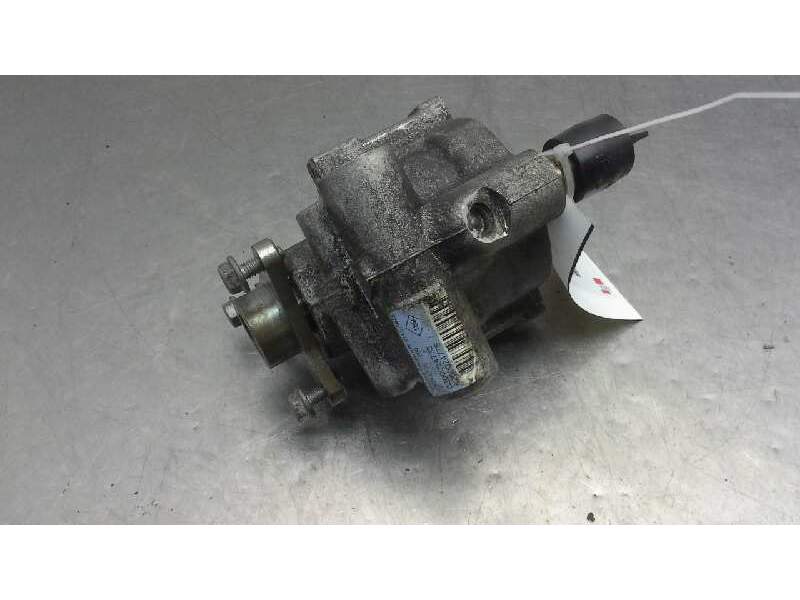 Recambio de bomba servodireccion para renault trafic caja cerrada (ab 4.01) referencia OEM IAM 8200024738  