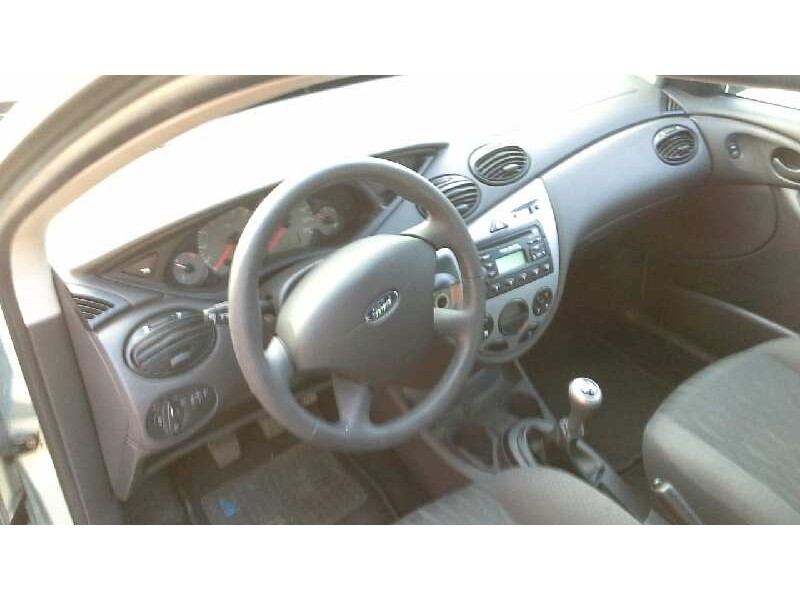 ford focus berlina (cak) del año 2004