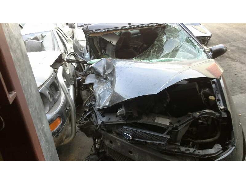 ford focus berlina (cak) del año 2001