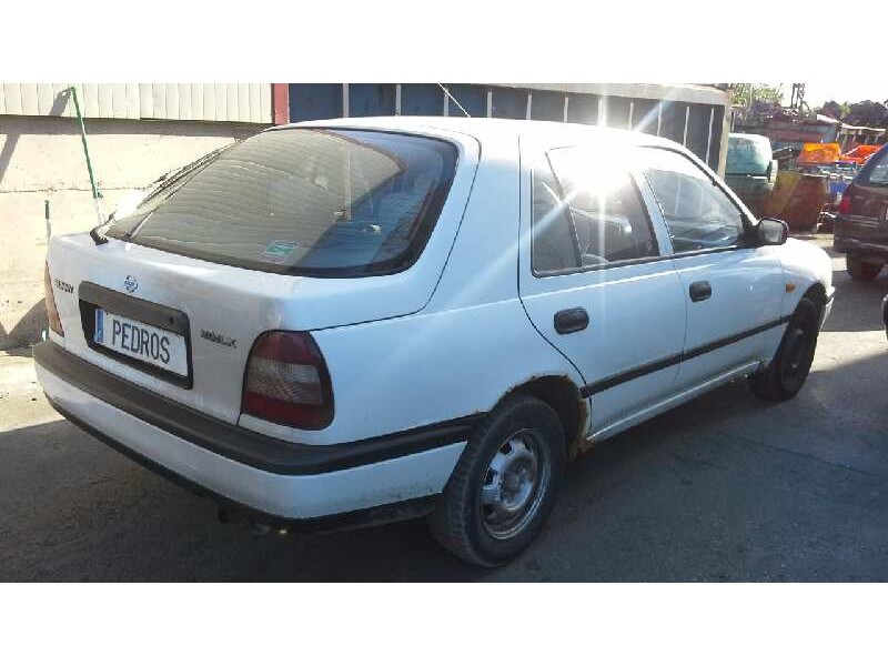 nissan sunny berlina (n14) del año 1994