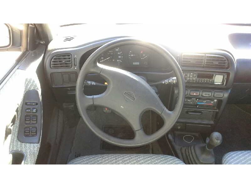 nissan sunny berlina (n14) del año 1994