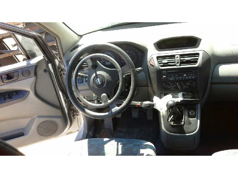 mitsubishi space runner (n60) del año 2003