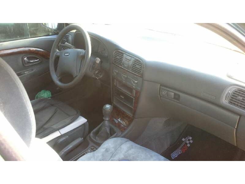 volvo s40 berlina del año 1998