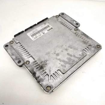 Recambio de centralita motor uce para renault trafic caja cerrada (ab 4.01) referencia OEM IAM 0281010632  