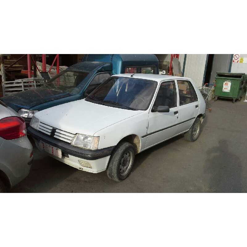 peugeot 205 berlina del año 1995