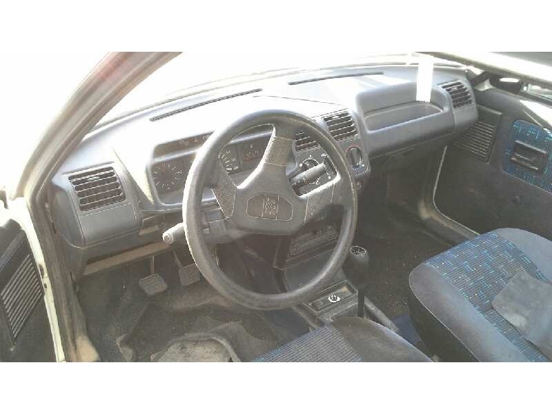 peugeot 205 berlina del año 1995