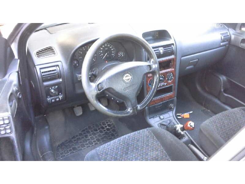 opel astra g berlina del año 1998