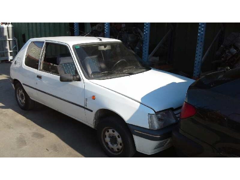peugeot 205 berlina del año 1996