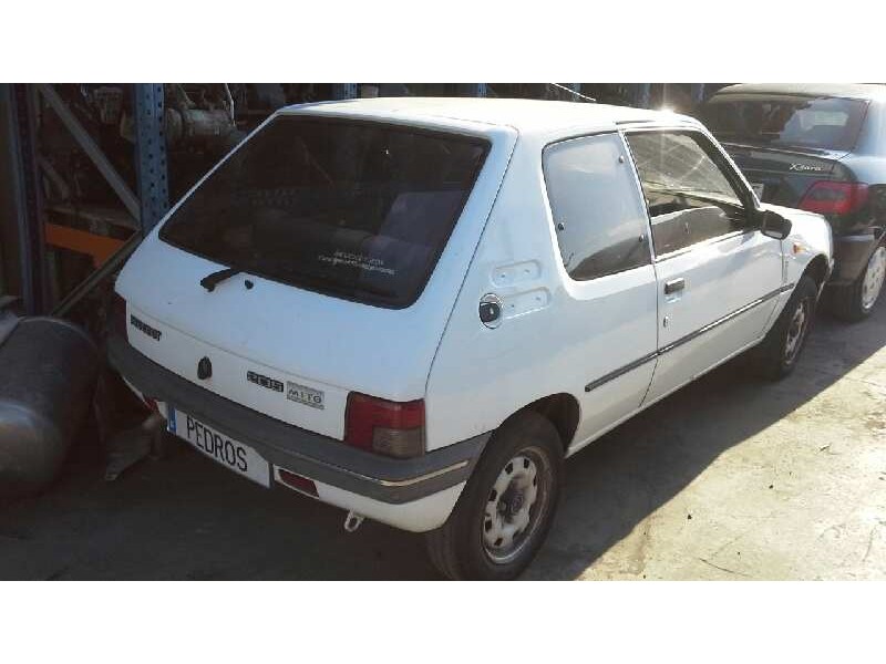 peugeot 205 berlina del año 1996