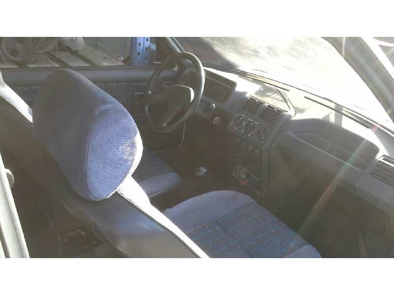 peugeot 205 berlina del año 1996