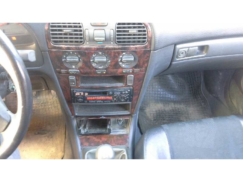 volvo s40 berlina del año 1999