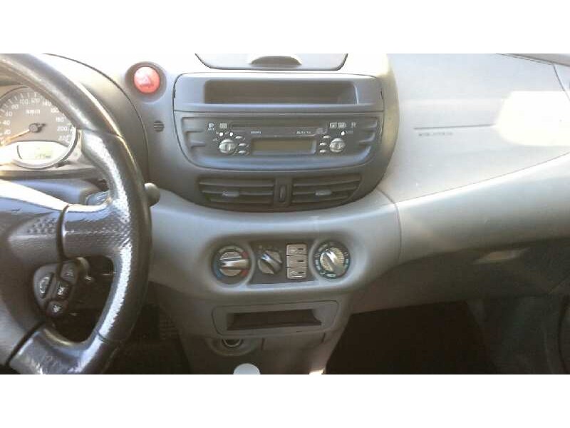 nissan almera tino (v10m) del año 2002