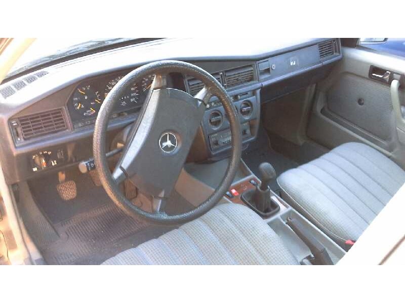 mercedes clase c (w201) berlina del año 1986