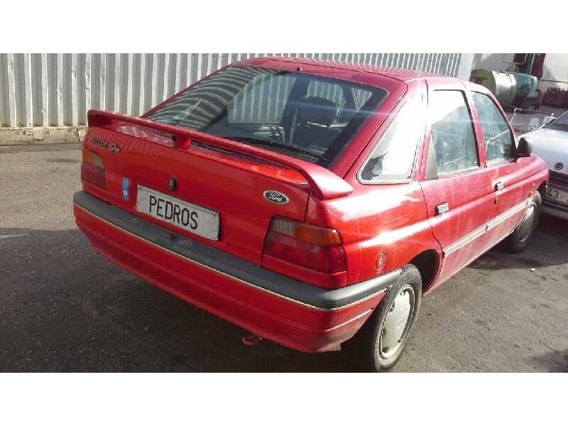 ford escort berlina/turnier del año 1992