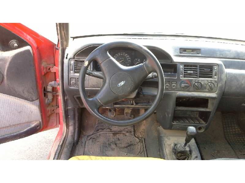 ford escort berlina/turnier del año 1992