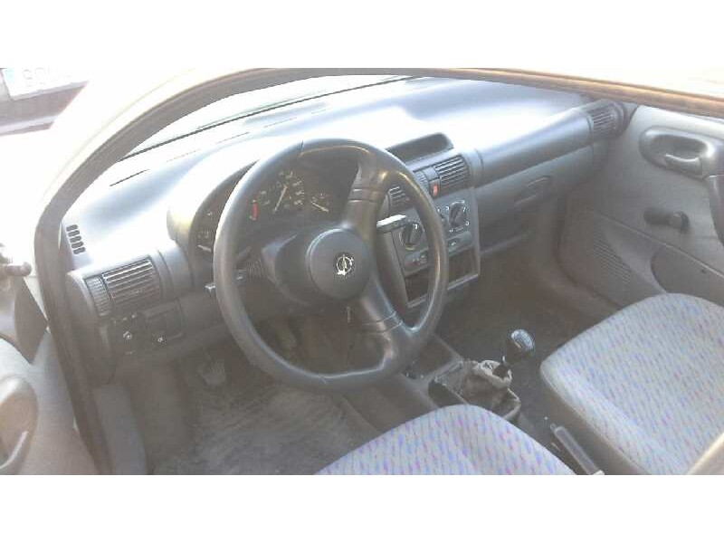 opel corsa b del año 1996