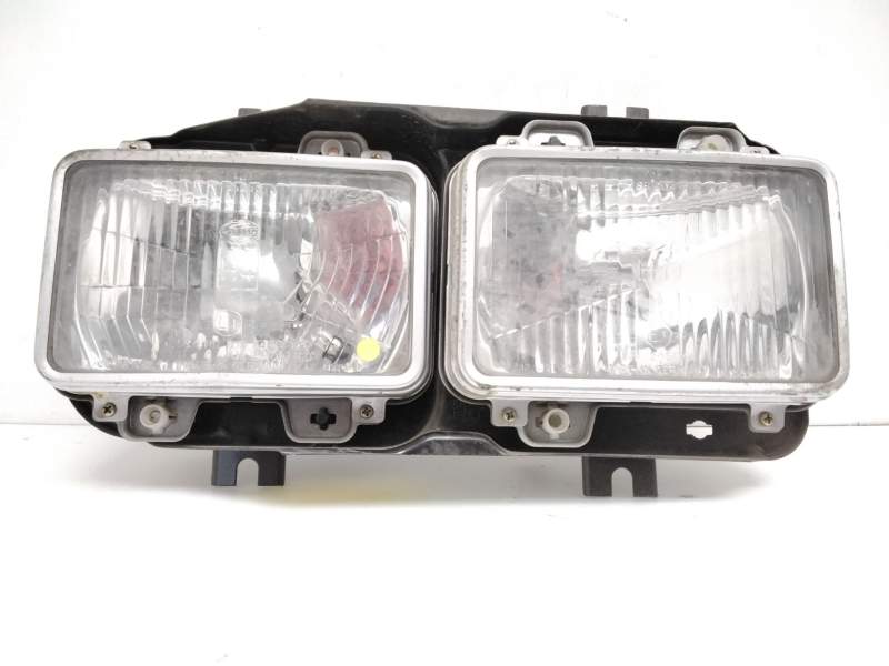 Recambio de faro derecho para ebro l35 perkins referencia OEM IAM 302121760 304118482 HELLA 24V