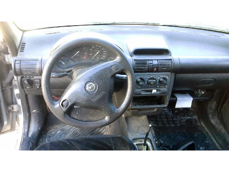 opel corsa b del año 1999