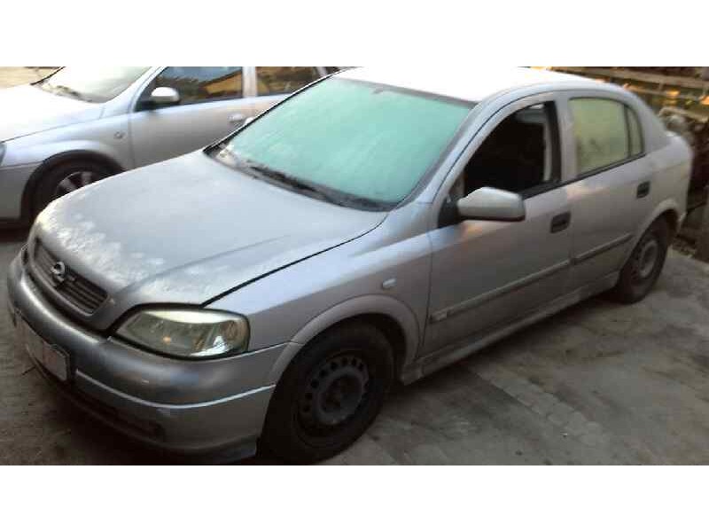 opel astra g berlina del año 2000