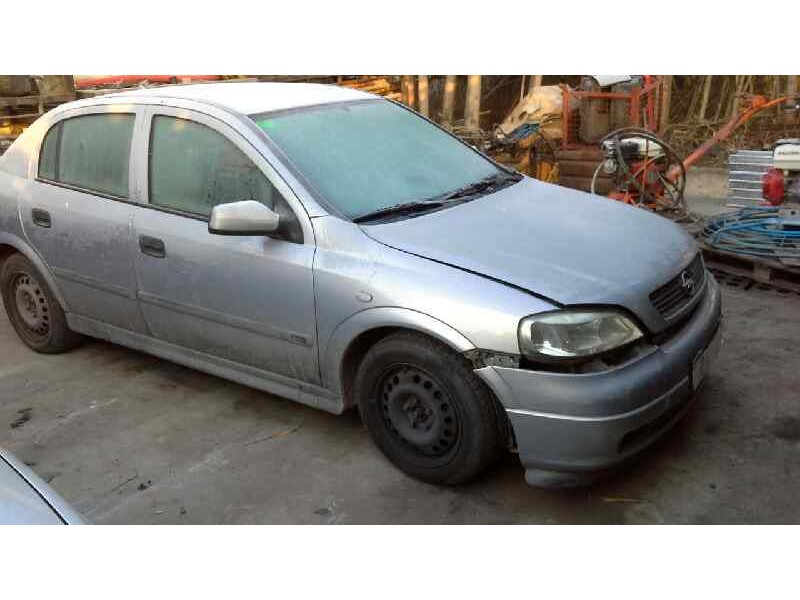 opel astra g berlina del año 2000