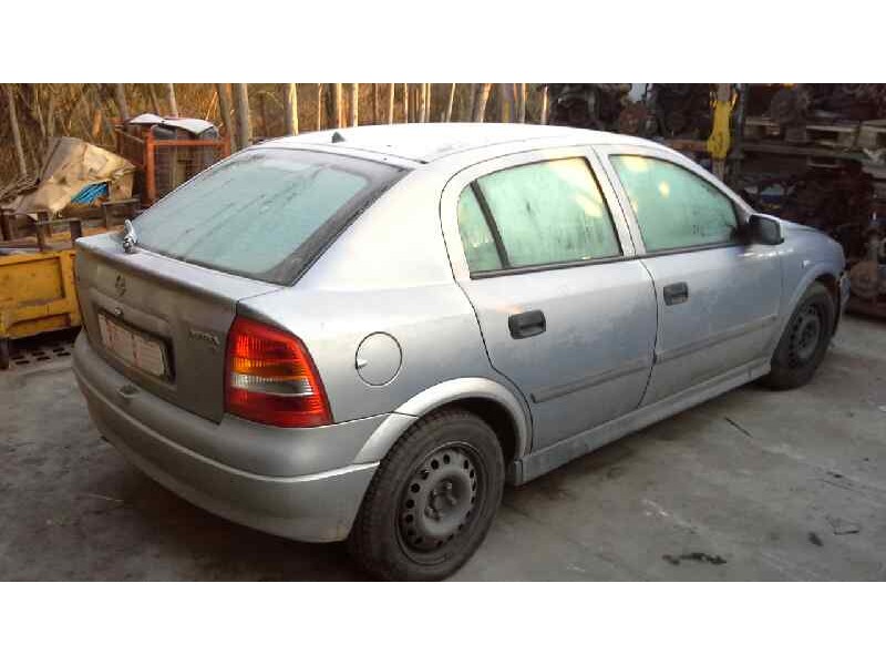 opel astra g berlina del año 2000