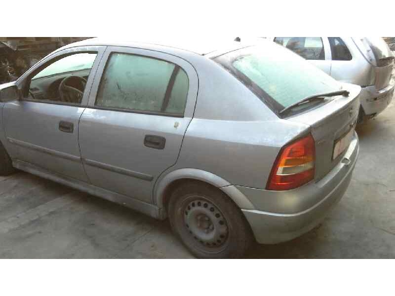 opel astra g berlina del año 2000