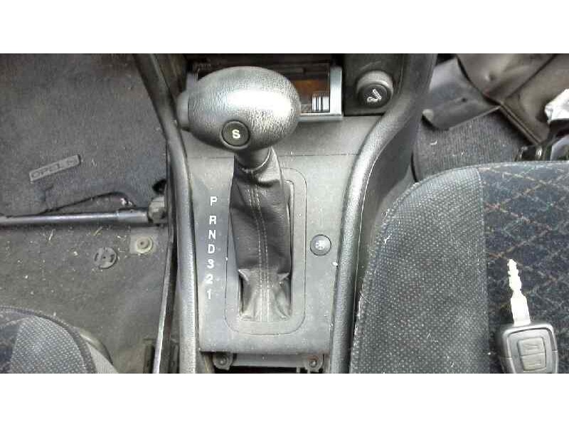 opel astra g berlina del año 2000