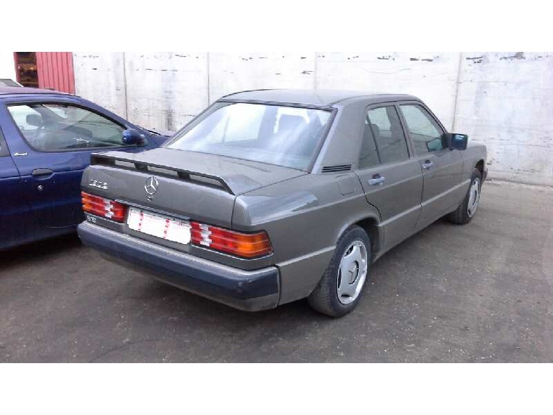 mercedes clase c (w201) berlina del año 1989