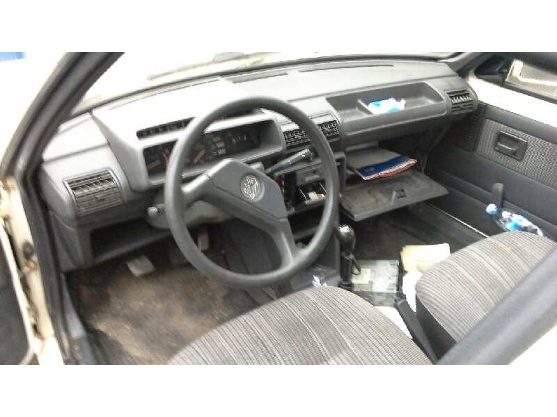peugeot 205 berlina del año 1987
