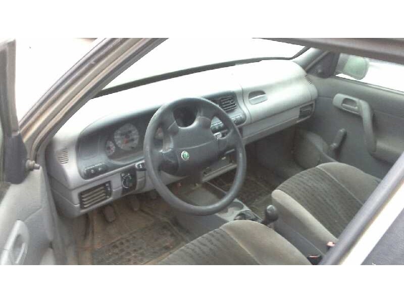 skoda felicia combi ( 795) del año 2000